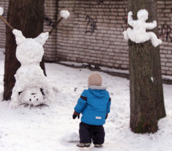 фигуры на снегу