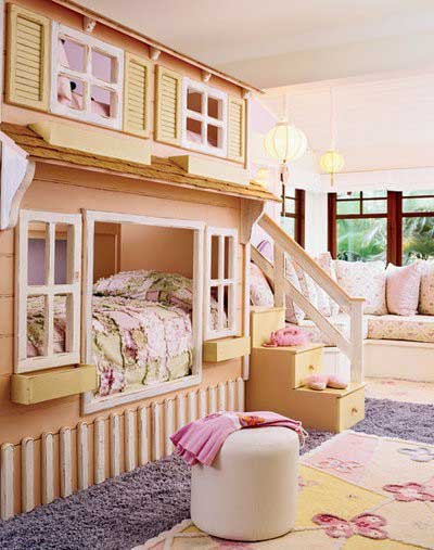 Cute-Kids-Bedroom-Decor-with-Stacking-Wooden-House