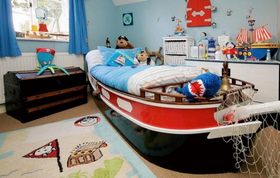 high-seas-and-pirate-theme-boys-bedroom-red-and-blue